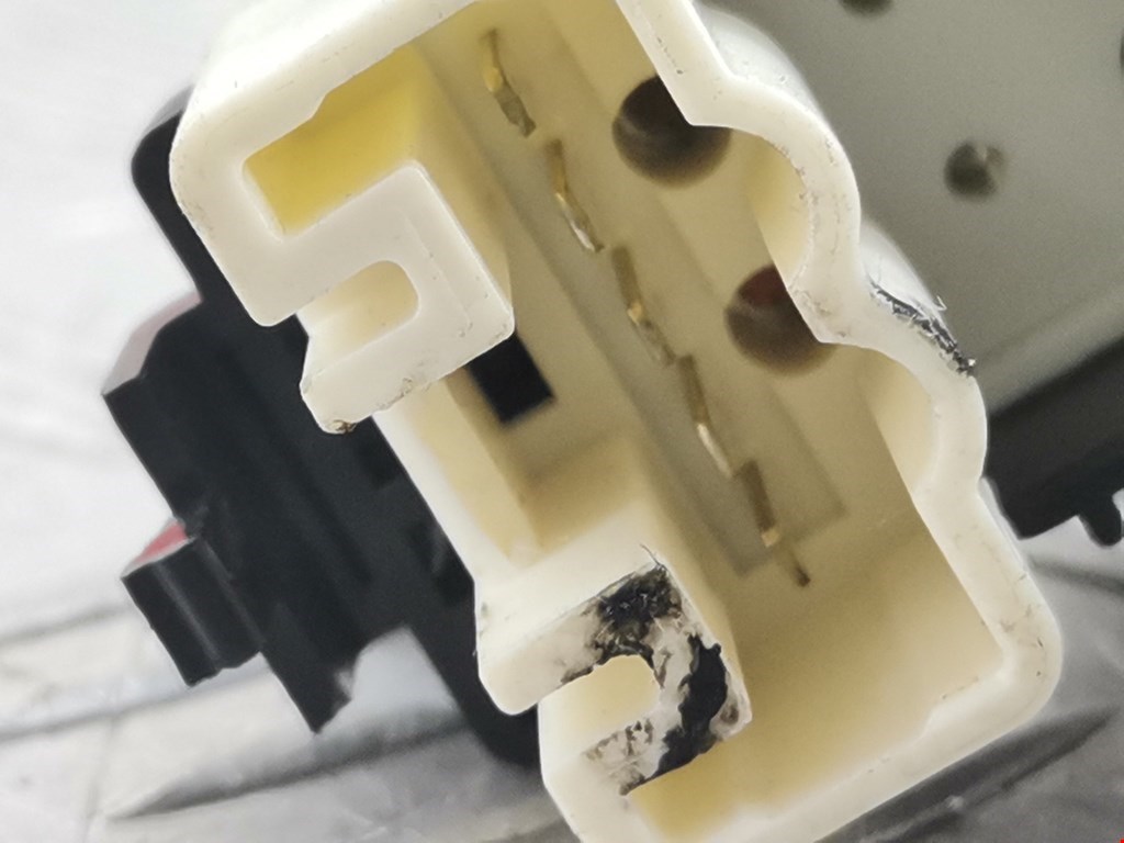 Кнопка стеклоподъемника TOYOTA Prius II XW20 2003-2012