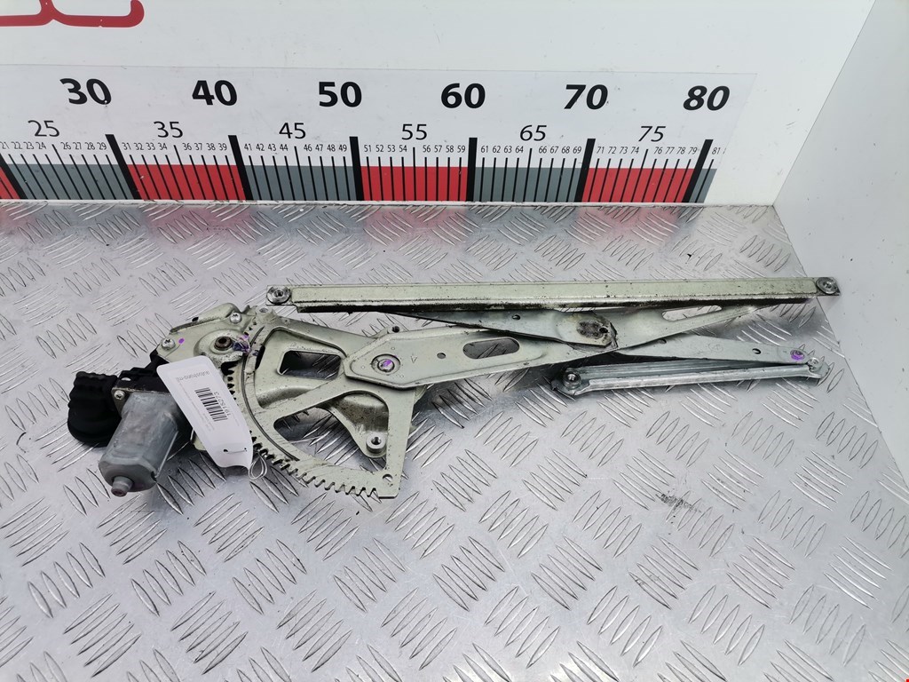 Стеклоподъемник задний правый TOYOTA Prius II XW20 2003-2012