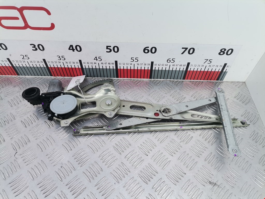 Стеклоподъемник задний правый TOYOTA Prius II XW20 2003-2012