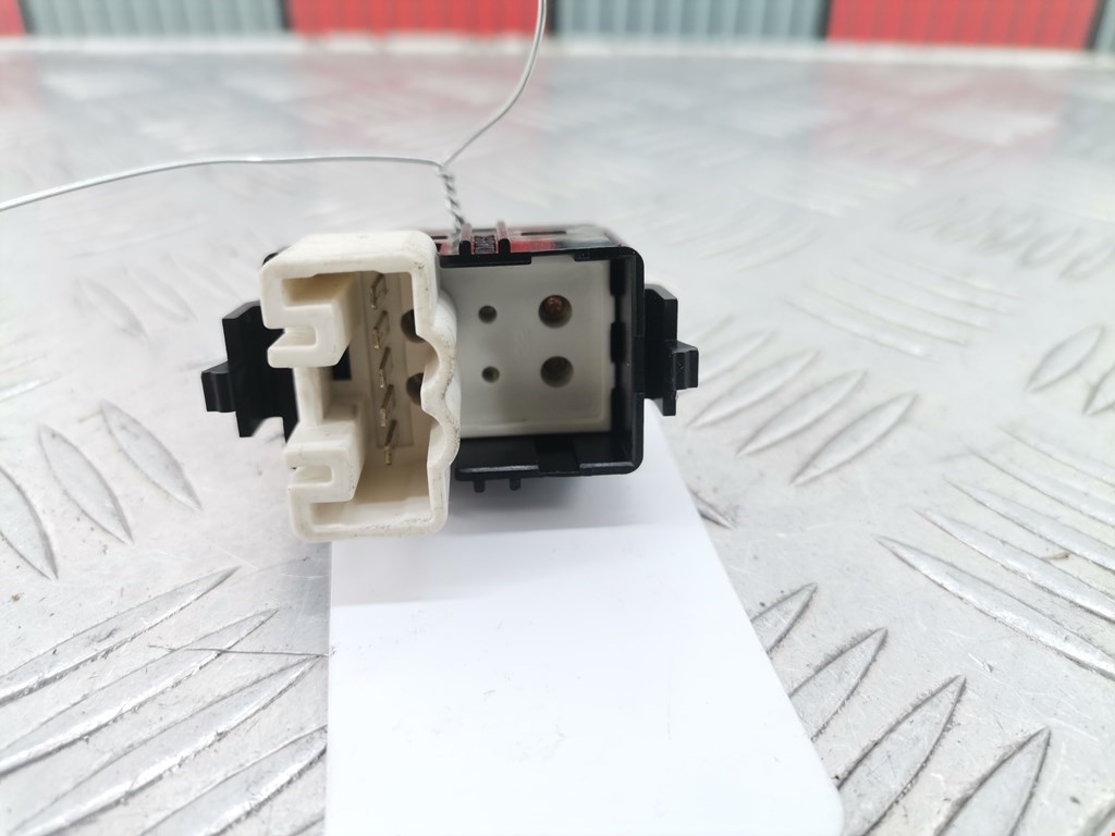 Кнопка стеклоподъемника TOYOTA Prius II XW20 2003-2012