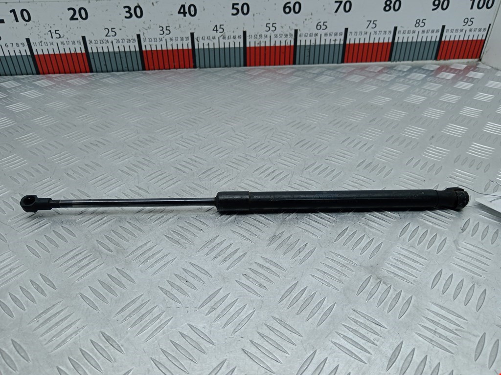 Амортизатор крышки (двери) багажника BMW 1er E81\E87 2004-2011