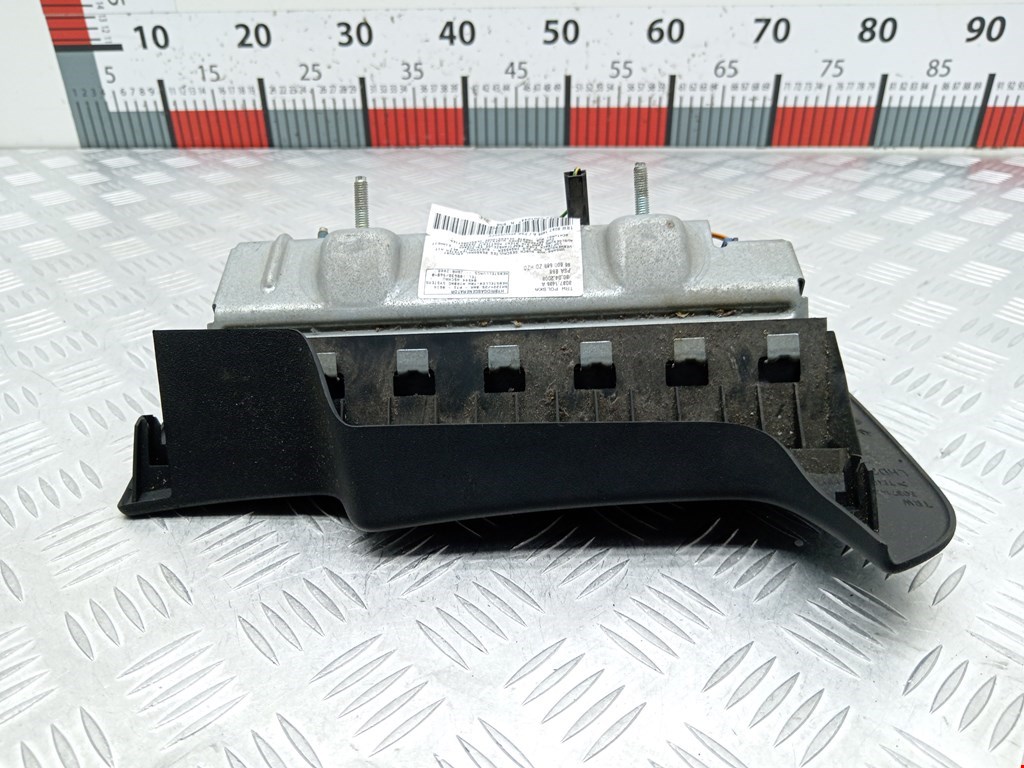 Подушка безопасности нижняя (для колен) CITROEN C4 Picasso 2006-2013