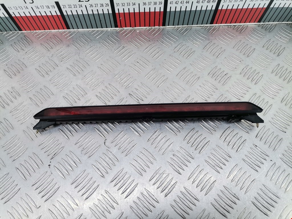 Фонарь дополнительный тормозной (стоп-сигнал) Volkswagen Passat 5 GP (2000-2005)