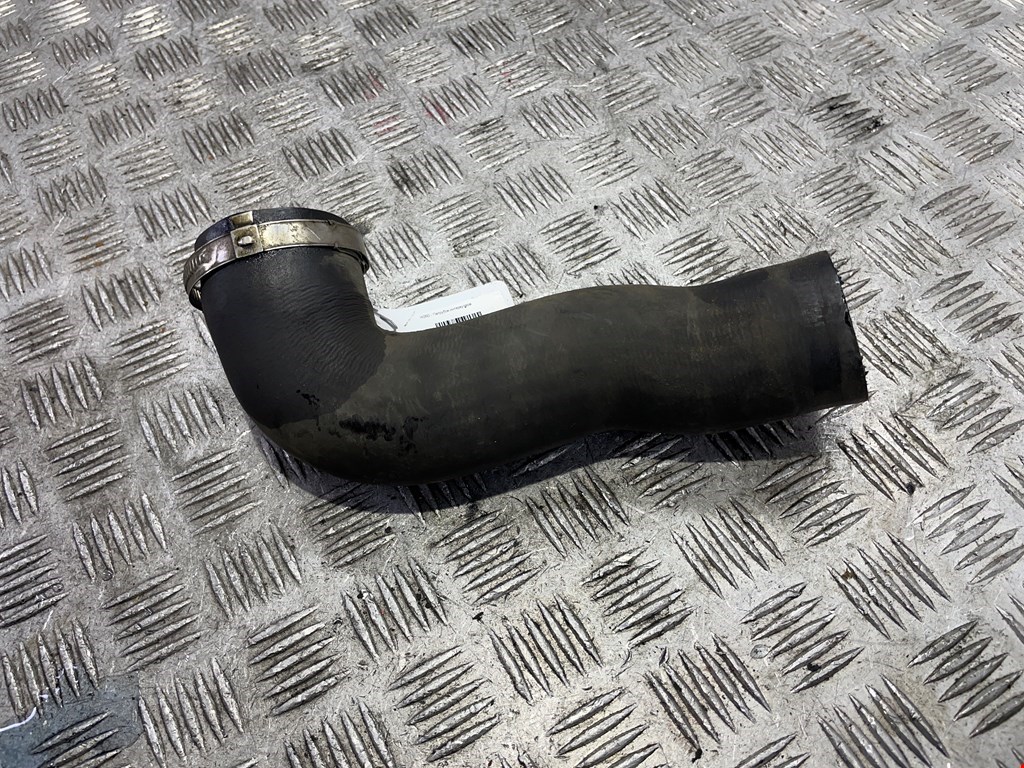 Патрубок интеркулера VOLKSWAGEN Passat B6 2005-2011