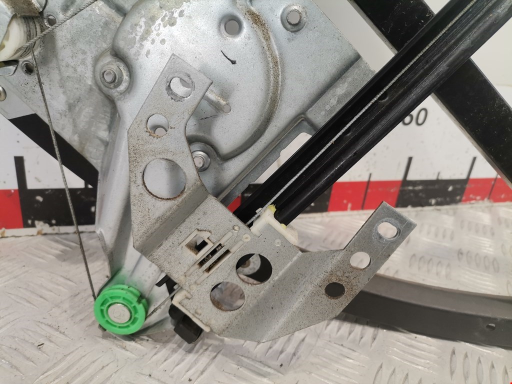 Стеклоподъемник задний левый AUDI A4 B5 1995-2001