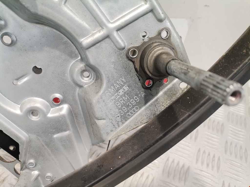 Стеклоподъемник задний левый AUDI A4 B5 1995-2001