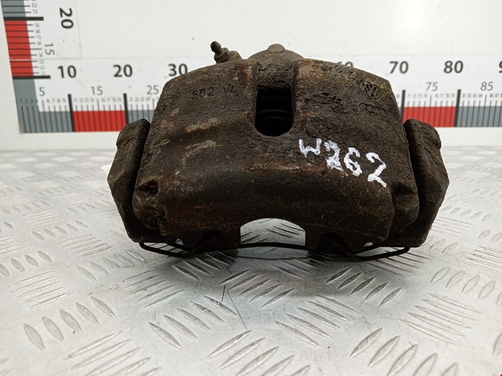 Суппорт передний правый VOLKSWAGEN Passat B6 2005-2011