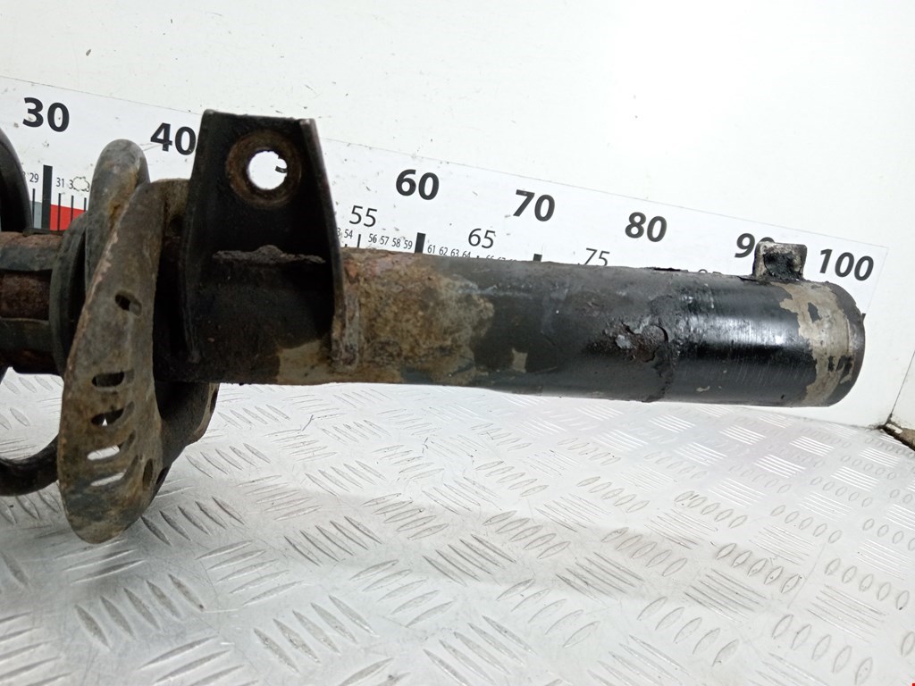 Амортизатор передний правый VOLKSWAGEN Passat B6 2005-2011