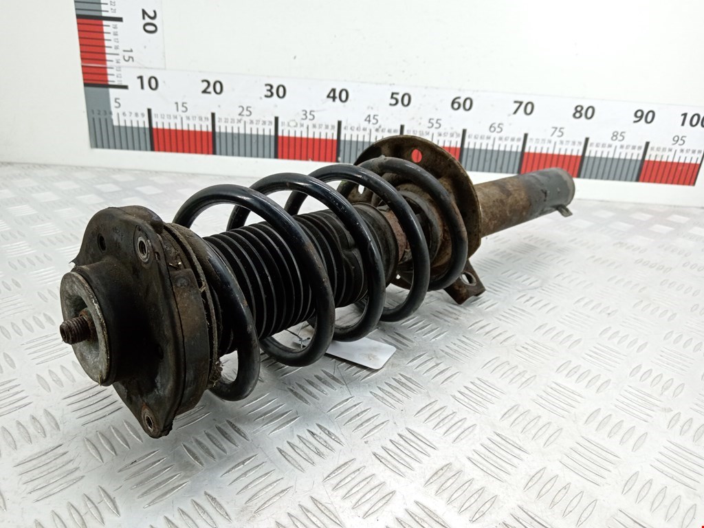 Амортизатор передний правый VOLKSWAGEN Passat B6 2005-2011