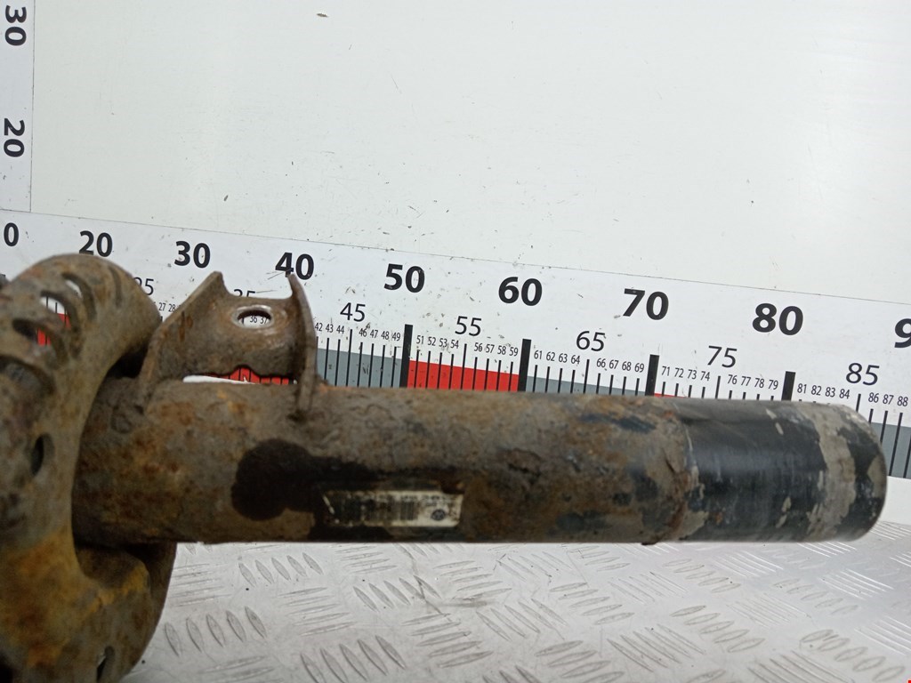 Амортизатор передний левый VOLKSWAGEN Passat B6 2005-2011