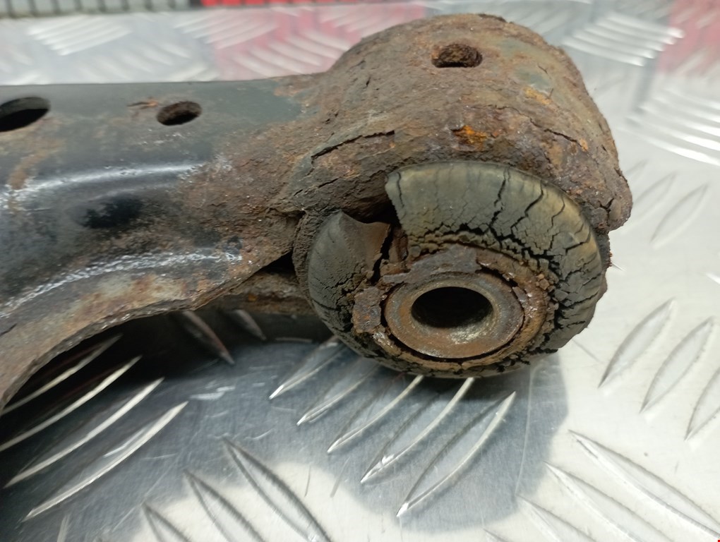 Рычаг передний левый VOLKSWAGEN Golf IV 1997-2003