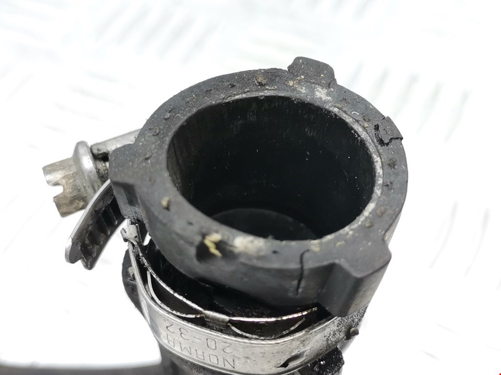 Патрубок интеркулера MERCEDES-BENZ C-Class C-klasse W204 2007-2015