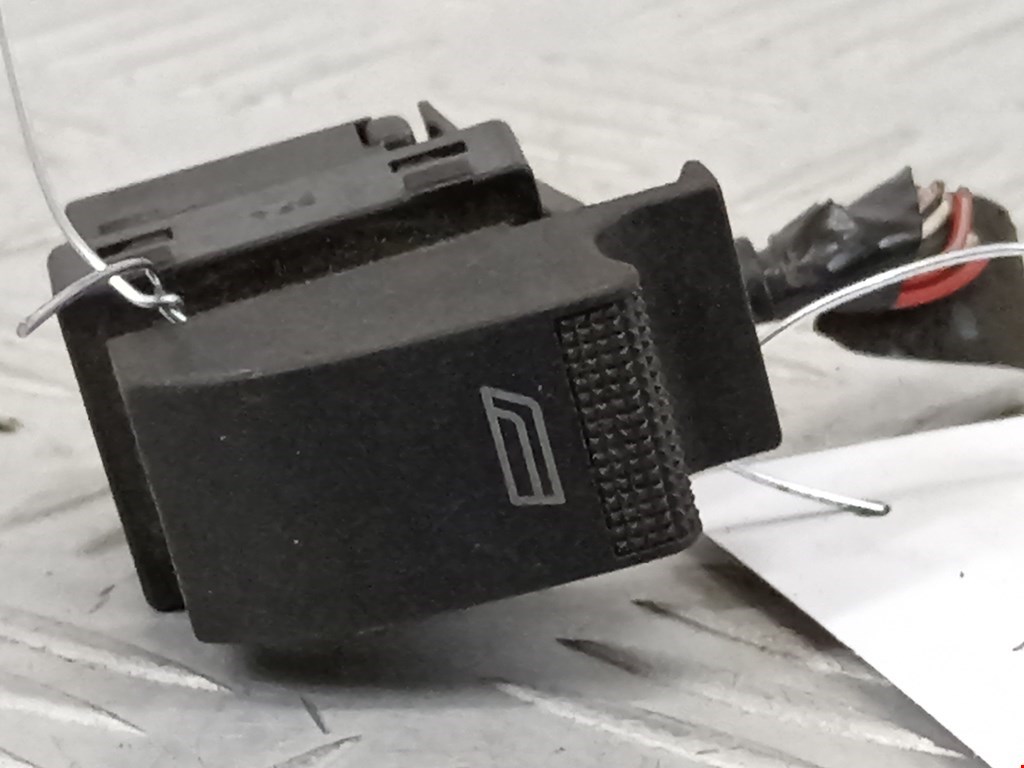 Кнопка стеклоподъемника AUDI A6 C4 1994-1997