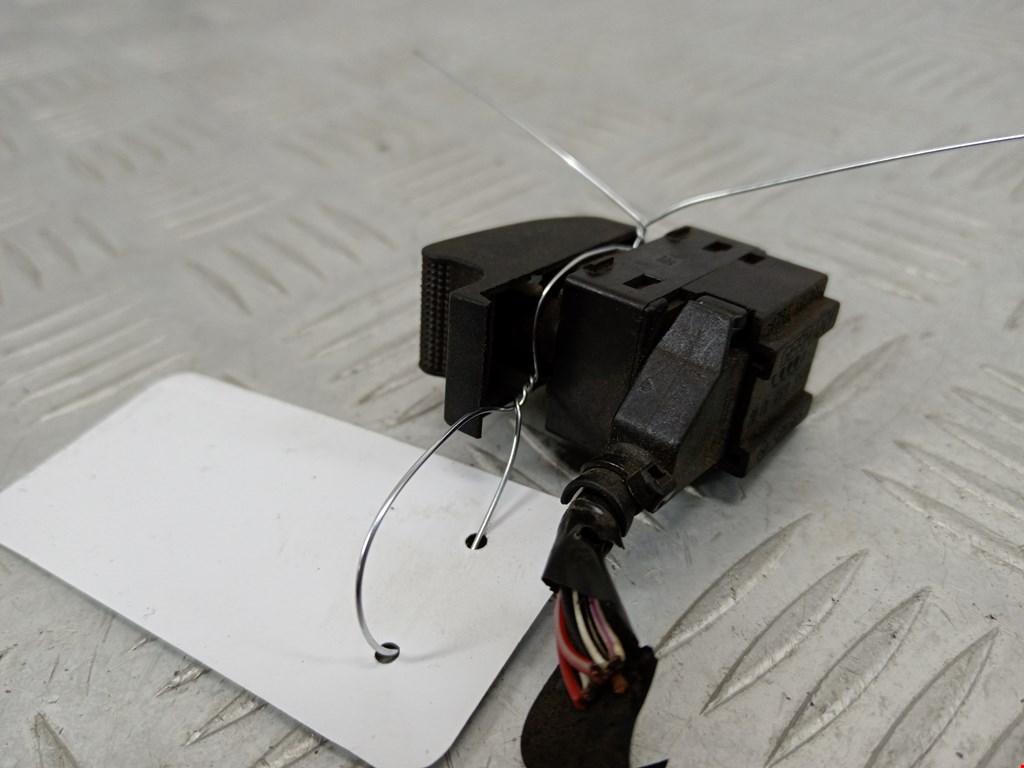 Кнопка стеклоподъемника AUDI A6 C4 1994-1997