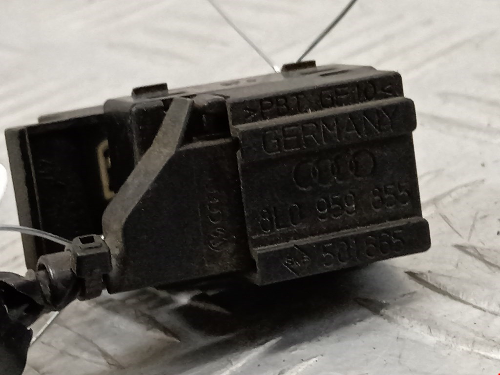 Кнопка стеклоподъемника AUDI A6 C4 1994-1997