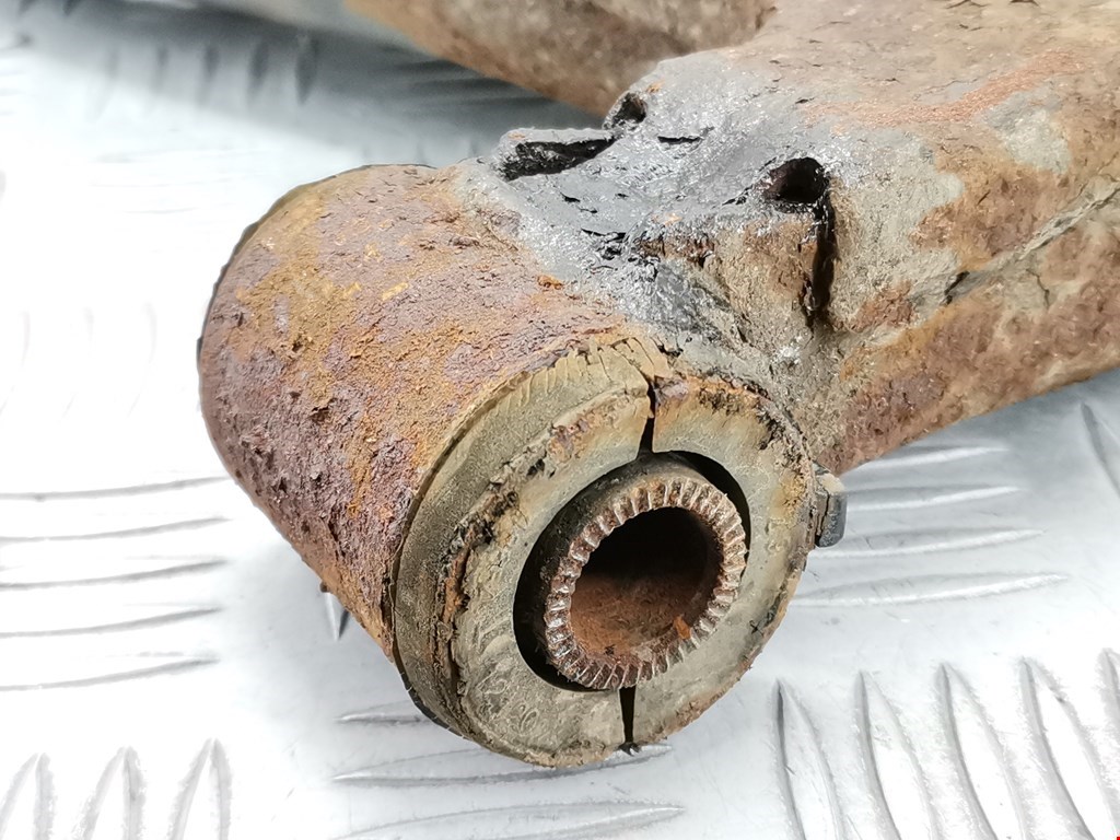 Рычаг передний правый TOYOTA Prius II XW20 2003-2012