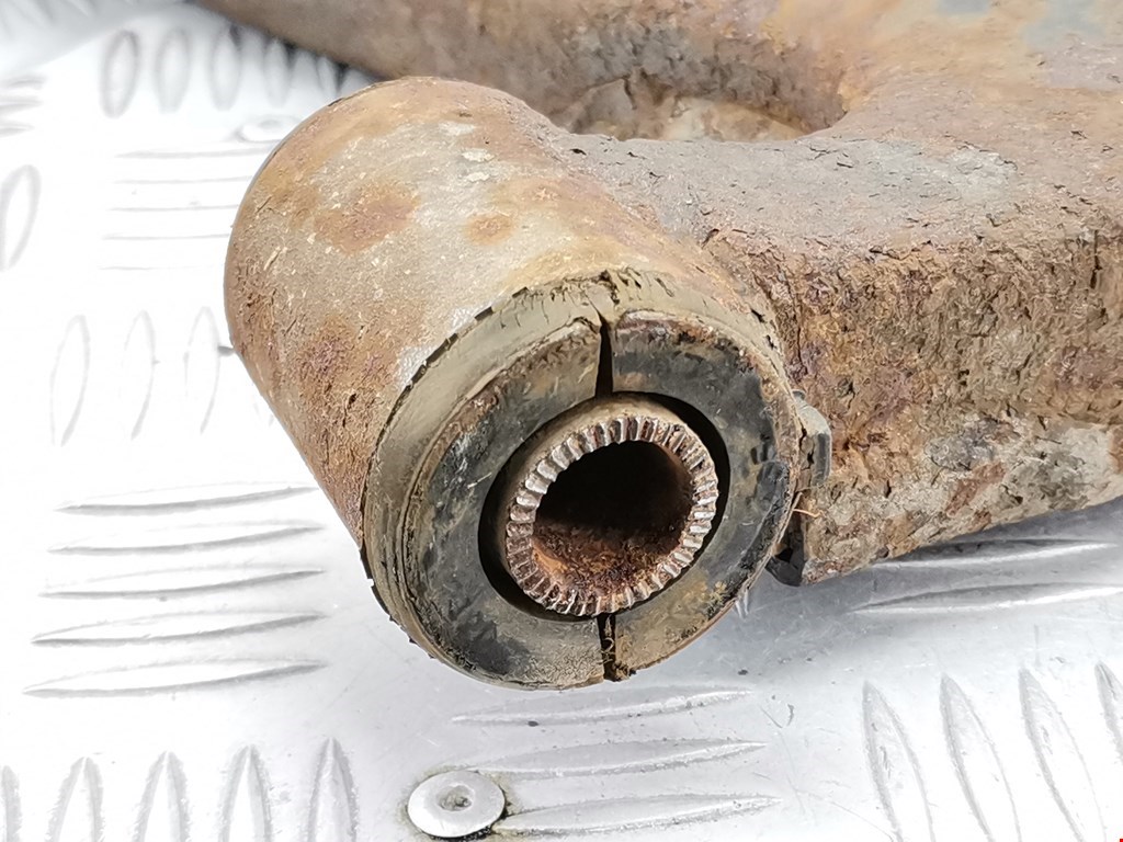 Рычаг передний левый TOYOTA Prius II XW20 2003-2012