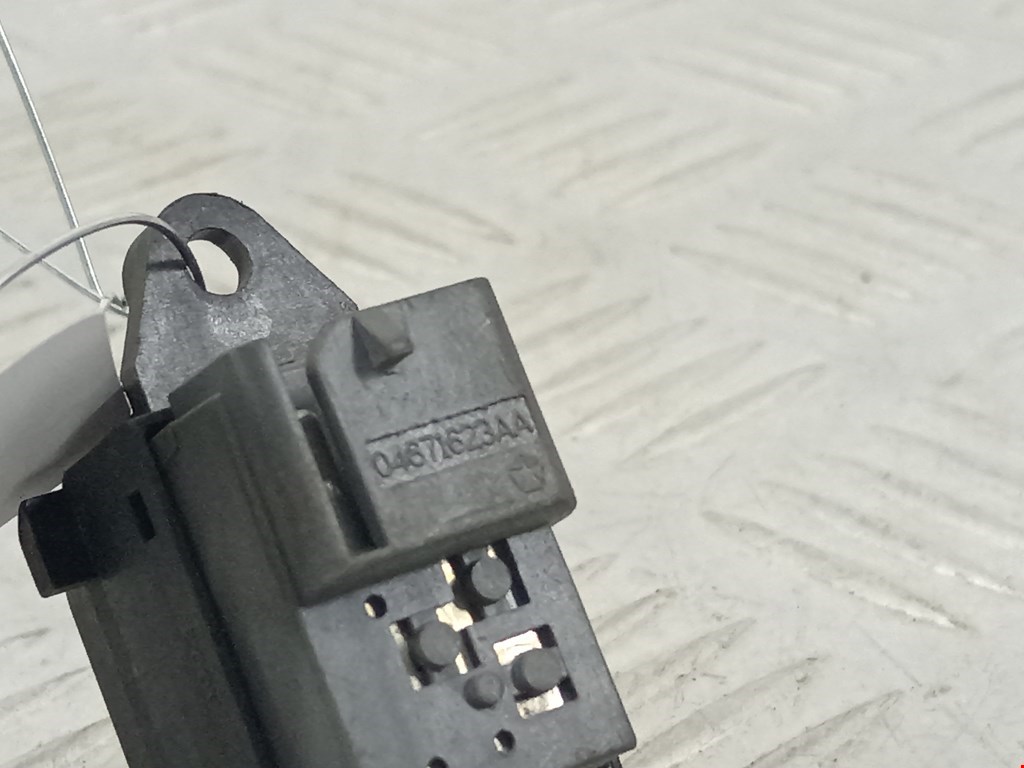 Кнопка центрального замка CHRYSLER PT Cruser 2000-2010