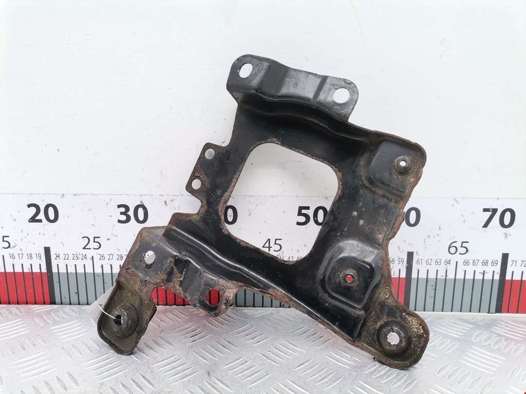 Крепление АКБ (корпус/подставка) FORD Kuga 2008-2012