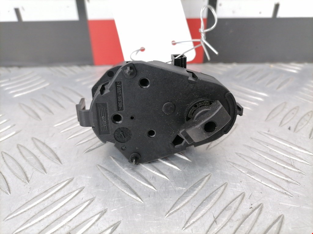 Моторчик заслонки печки BMW 7er 7 серия E65/E66 2001-2008