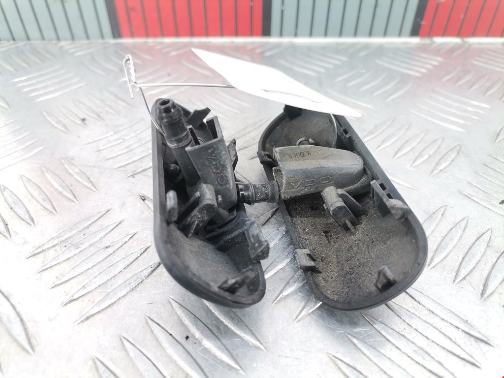 Форсунка омывателя лобового стекла VOLKSWAGEN Jetta V 2005-2011