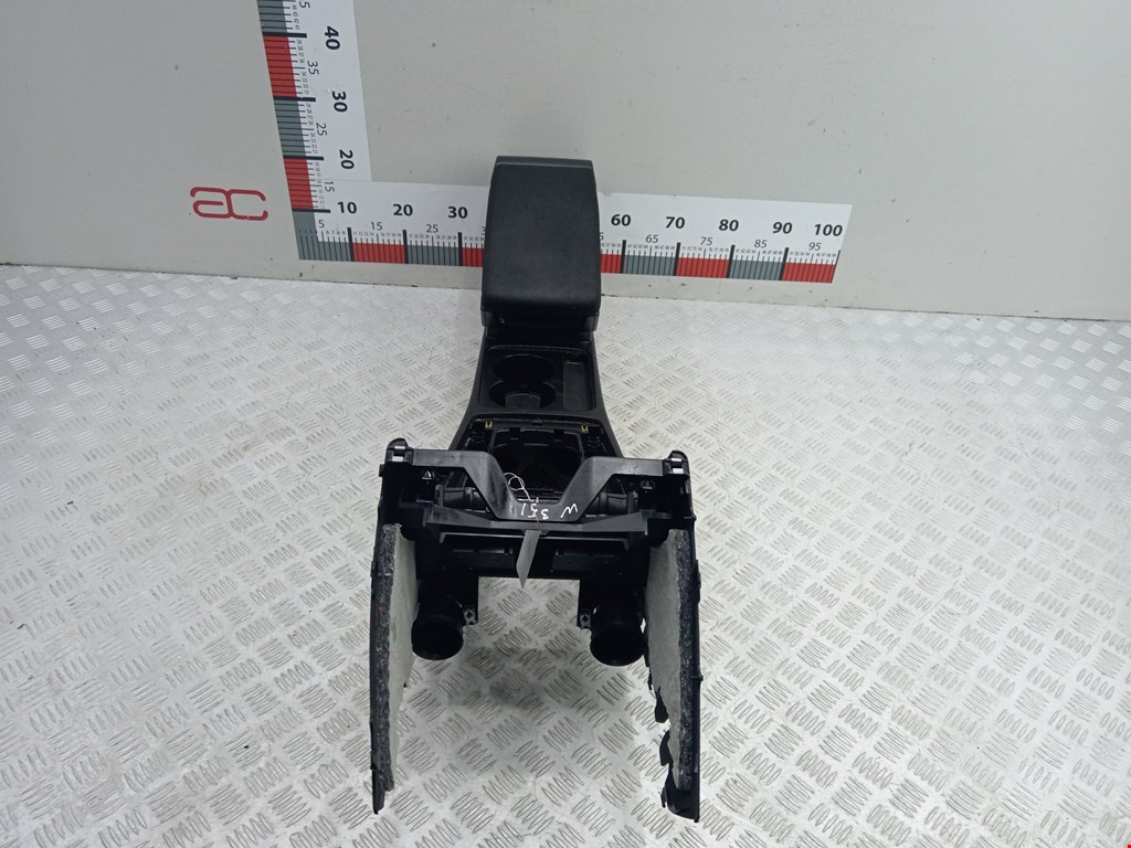 Подлокотник в салон VOLKSWAGEN Passat B7 2011-2015