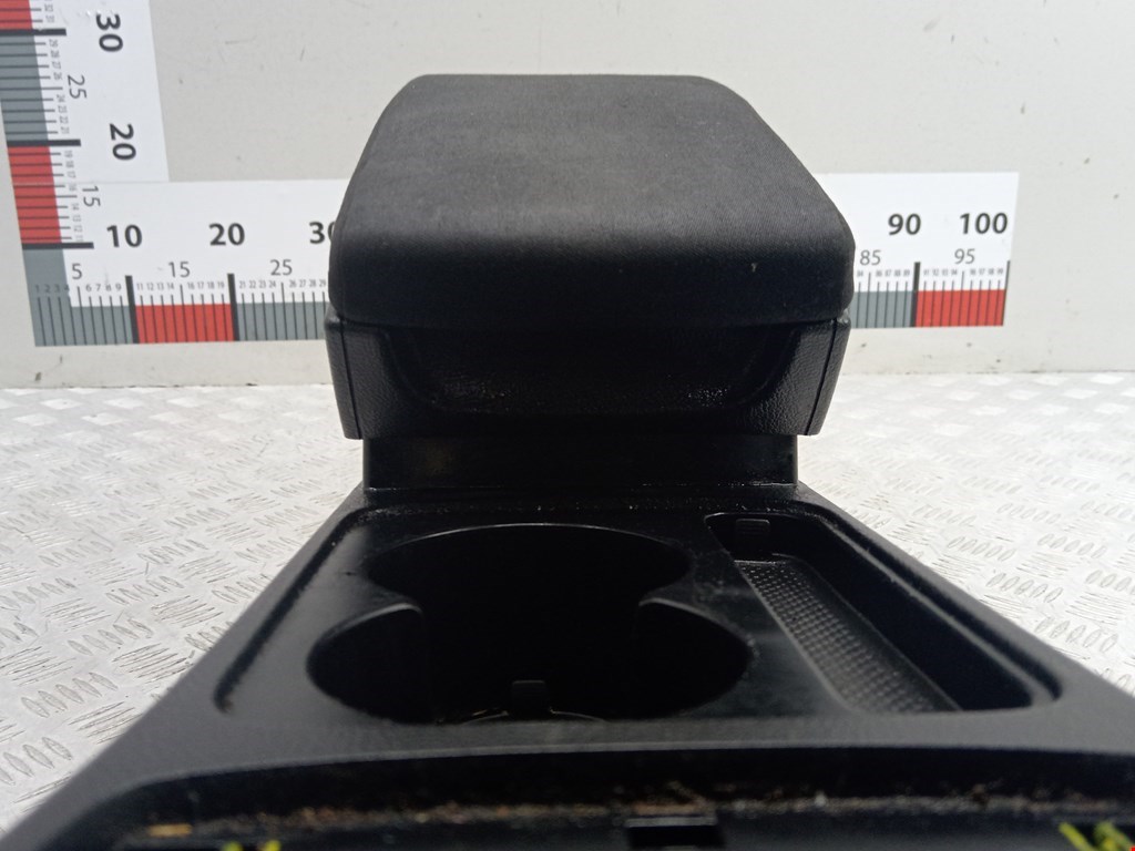 Подлокотник в салон VOLKSWAGEN Passat B7 2011-2015