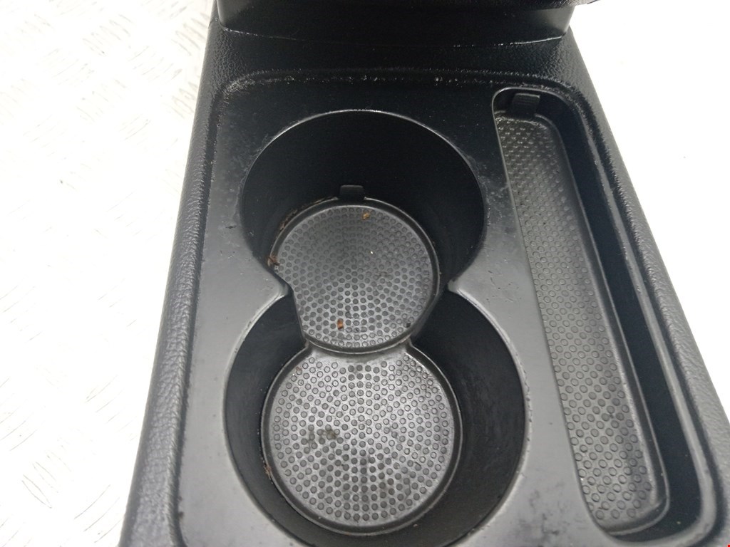 Подлокотник в салон VOLKSWAGEN Passat B7 2011-2015