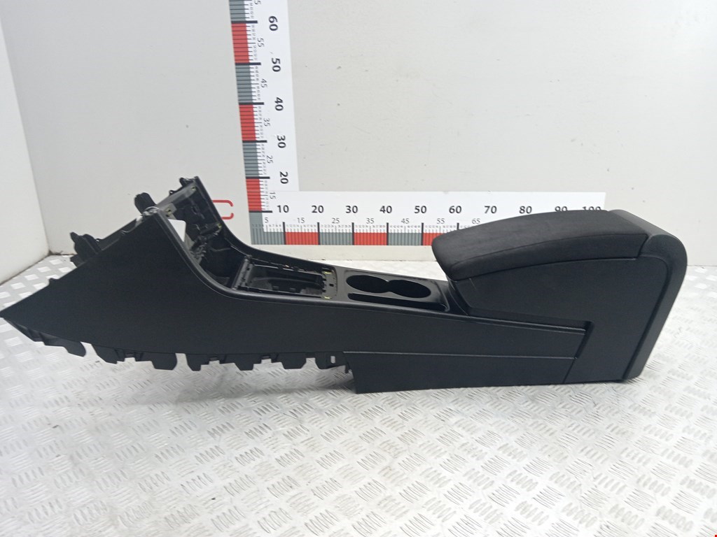 Подлокотник в салон VOLKSWAGEN Passat B7 2011-2015