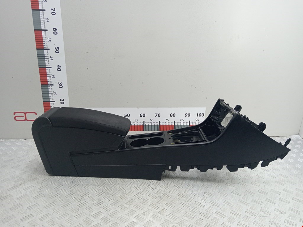 Подлокотник в салон VOLKSWAGEN Passat B7 2011-2015