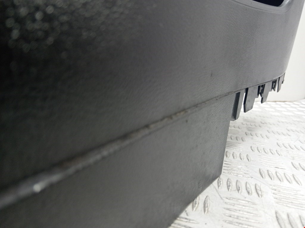 Подлокотник в салон VOLKSWAGEN Passat B7 2011-2015