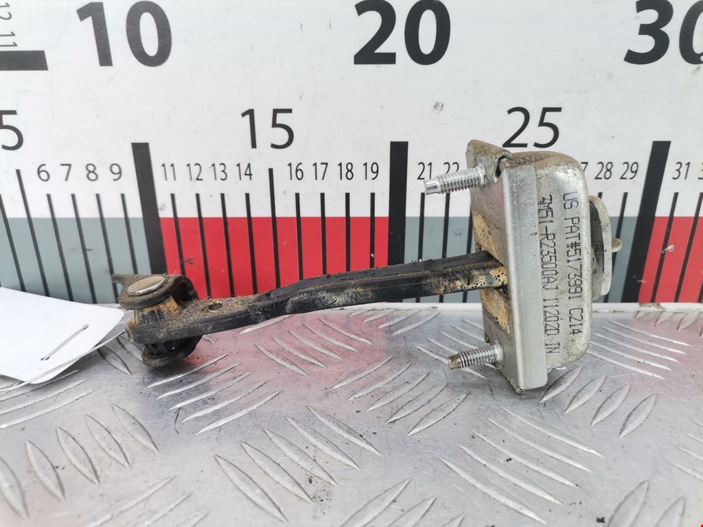 Ограничитель открывания двери FORD Kuga 2008-2012