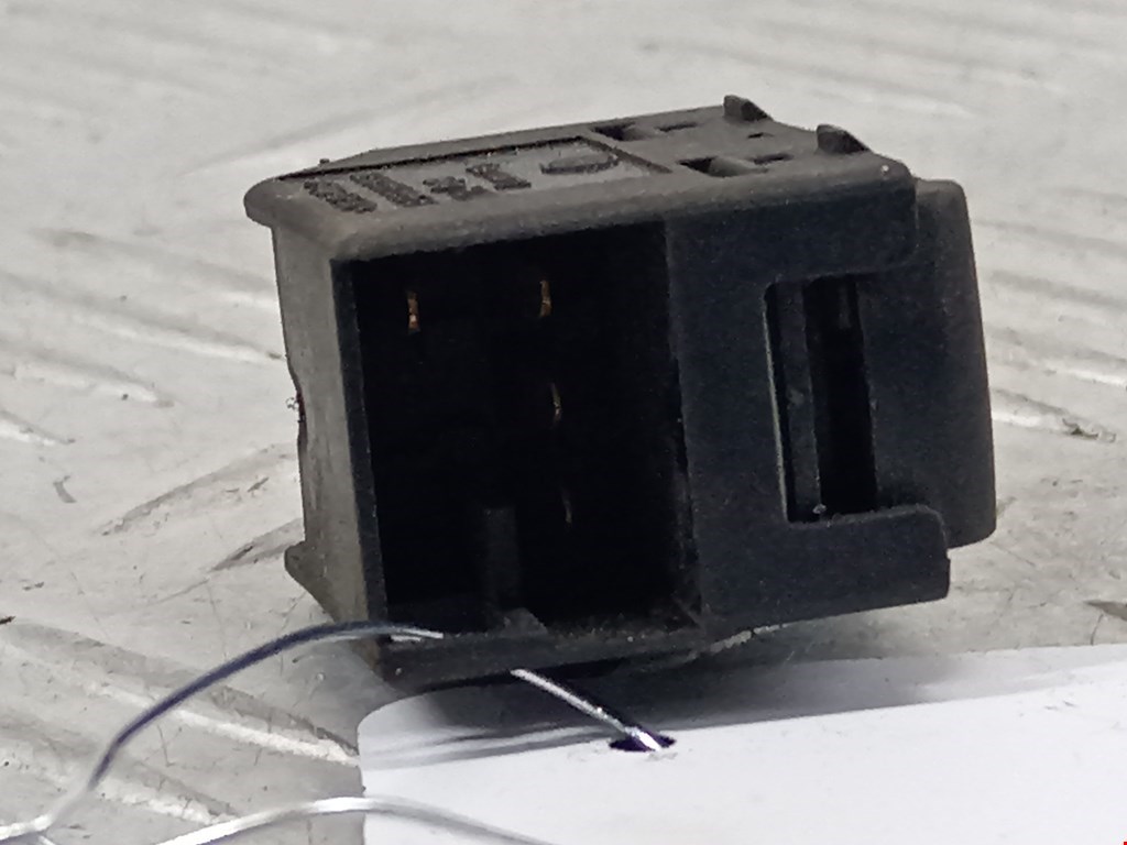 Кнопка стеклоподъемника SKODA Octavia A4 1U- 1997-2010