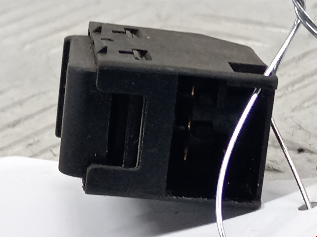 Кнопка стеклоподъемника SKODA Octavia A4 1U- 1997-2010