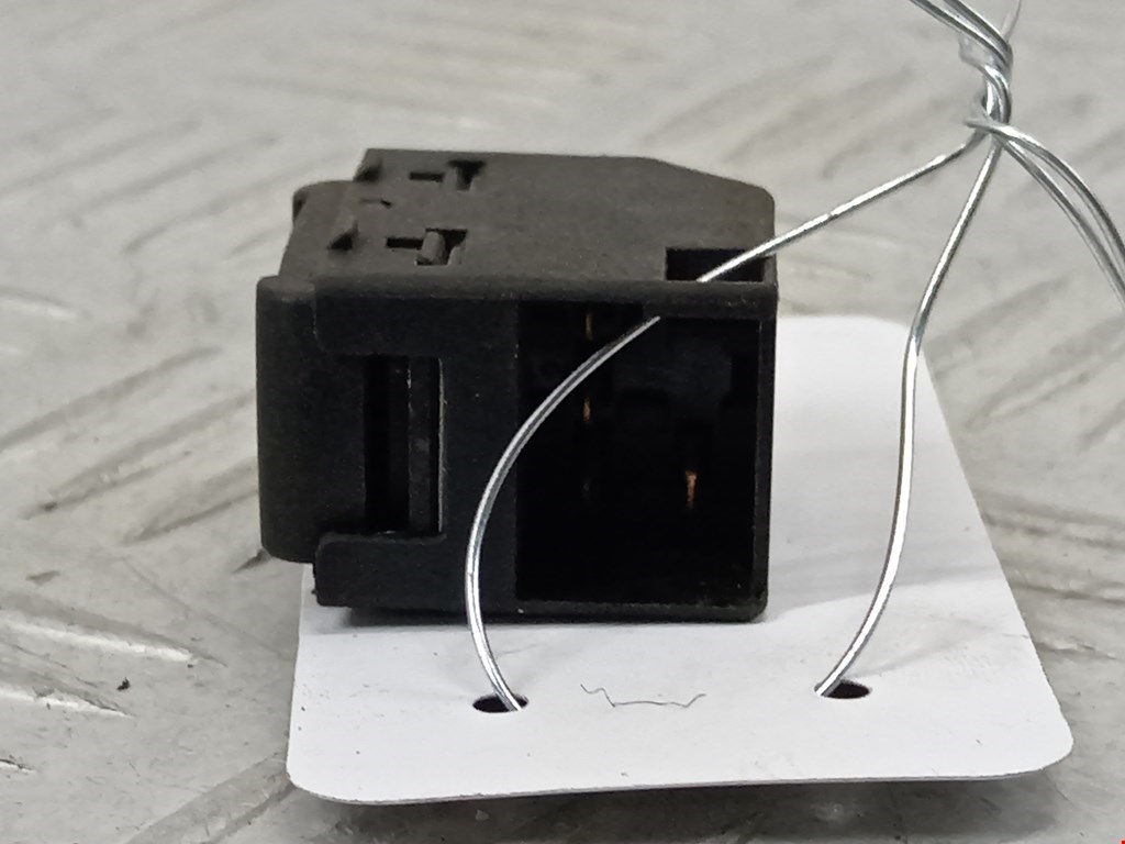 Кнопка стеклоподъемника SKODA Octavia A4 1U- 1997-2010