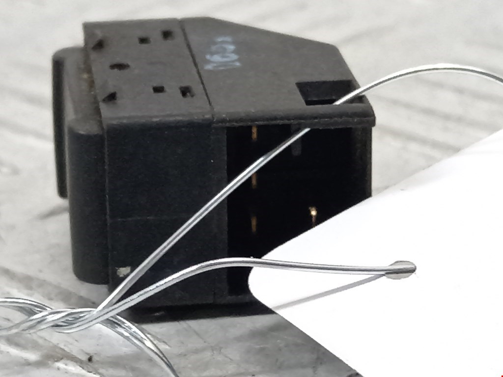 Кнопка стеклоподъемника SKODA Octavia A4 1U- 1997-2010