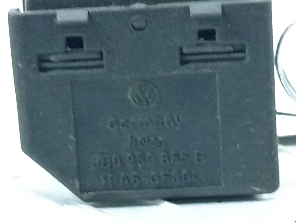 Кнопка стеклоподъемника SKODA Octavia A4 1U- 1997-2010