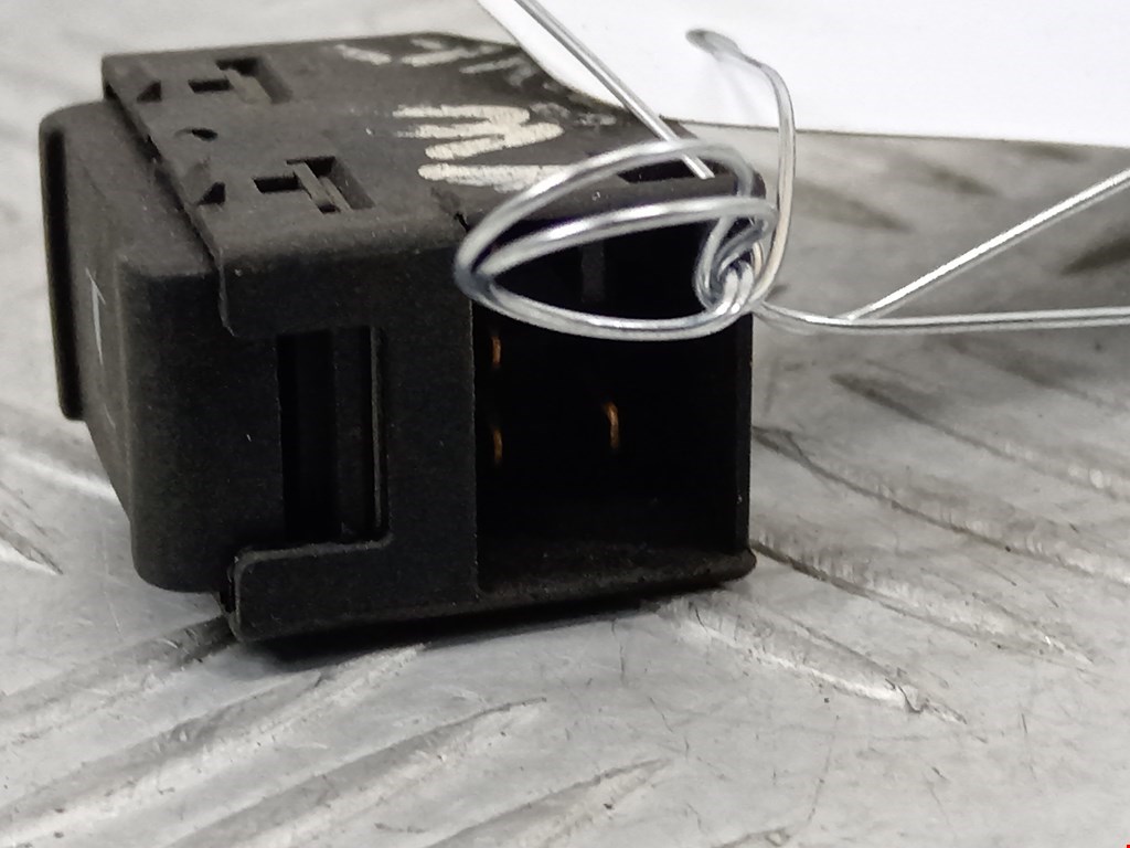 Кнопка стеклоподъемника SKODA Octavia A4 1U- 1997-2010