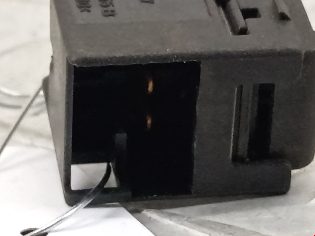 Кнопка стеклоподъемника SKODA Octavia A4 1U- 1997-2010