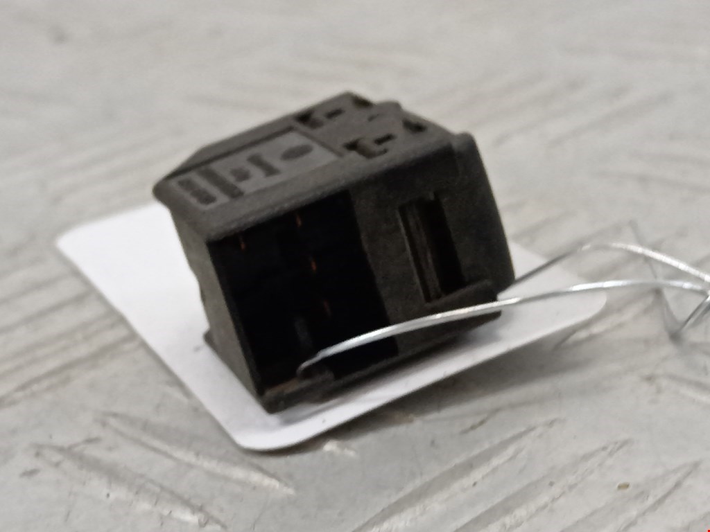 Кнопка стеклоподъемника SKODA Octavia A4 1U- 1997-2010