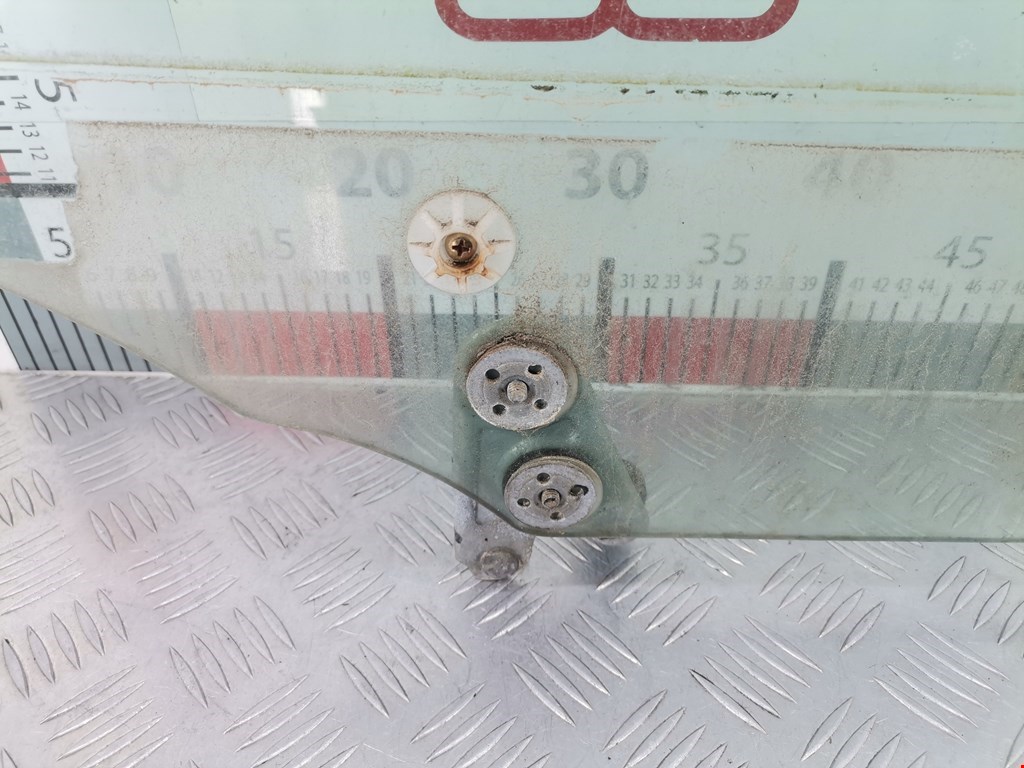 Стекло двери заднее правое SUBARU Forester I 1997-2002