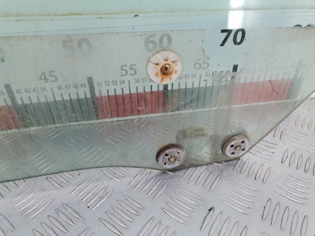 Стекло двери заднее правое SUBARU Forester I 1997-2002