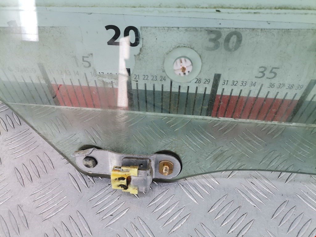 Стекло двери заднее правое SUBARU Forester I 1997-2002