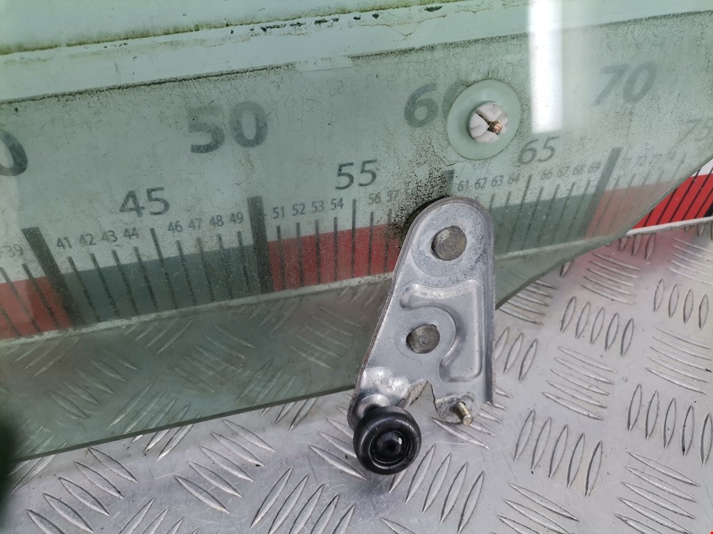 Стекло двери заднее правое SUBARU Forester I 1997-2002