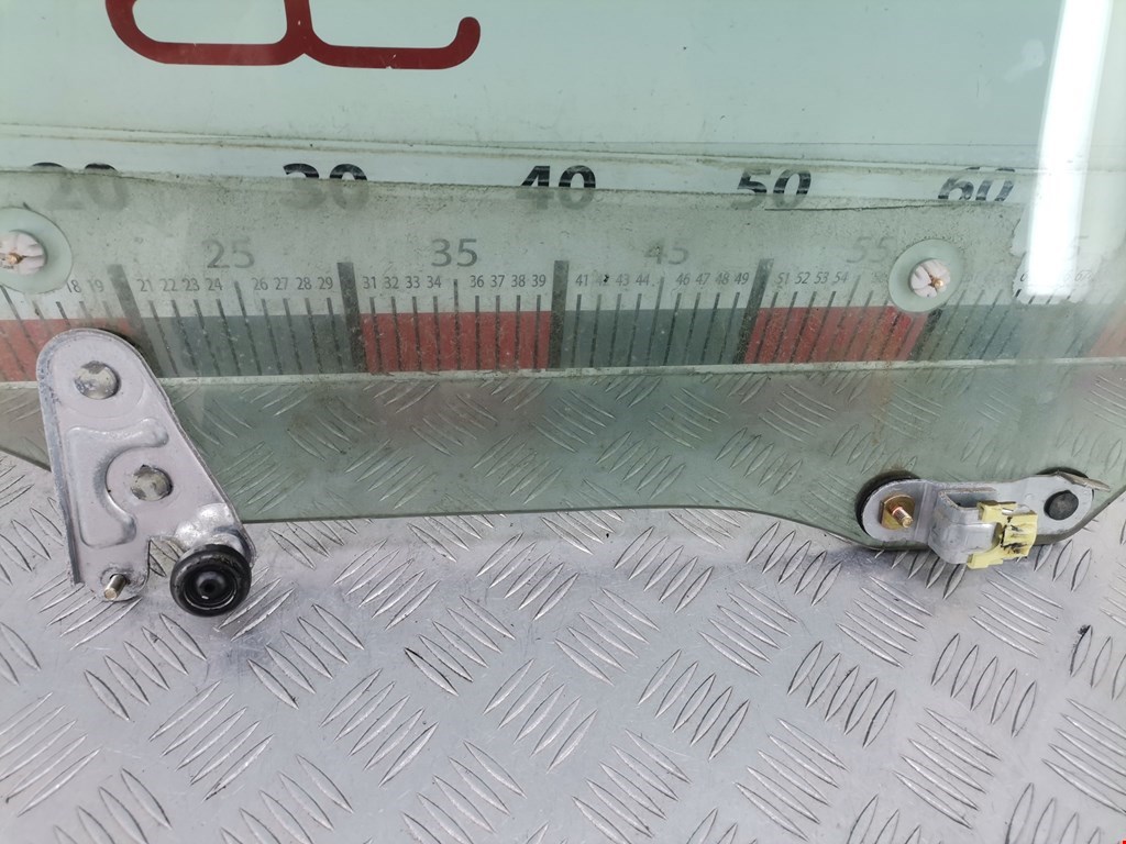 Стекло двери заднее левое SUBARU Forester I 1997-2002