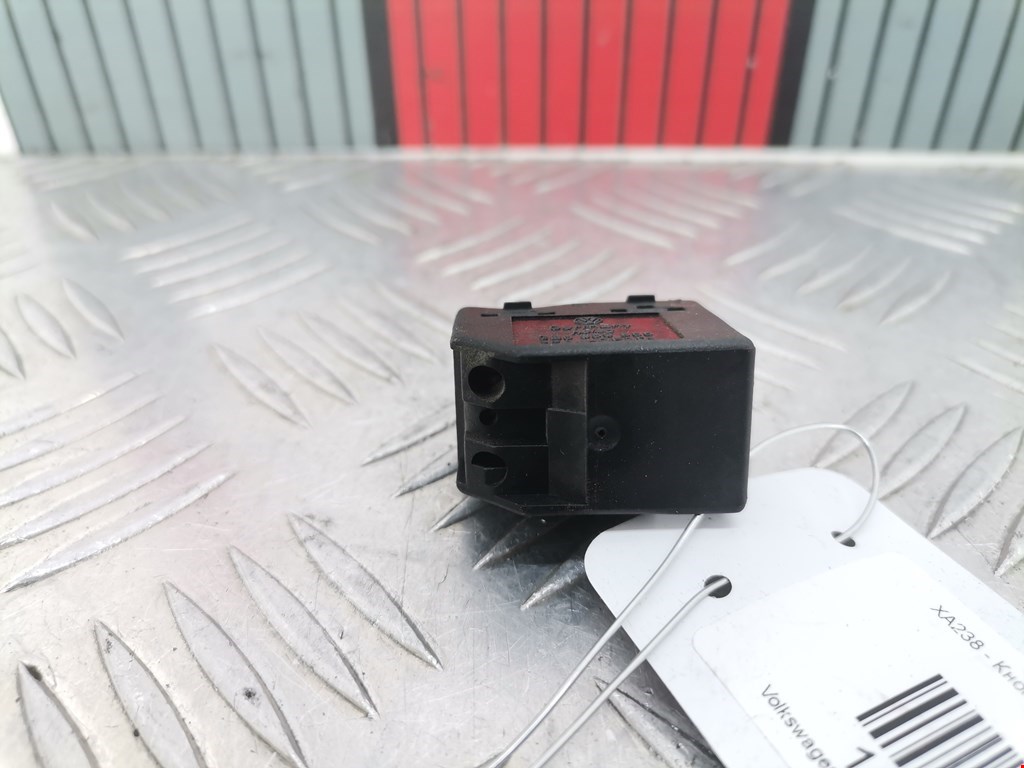 Кнопка стеклоподъемника VOLKSWAGEN Passat B5 1997-2005