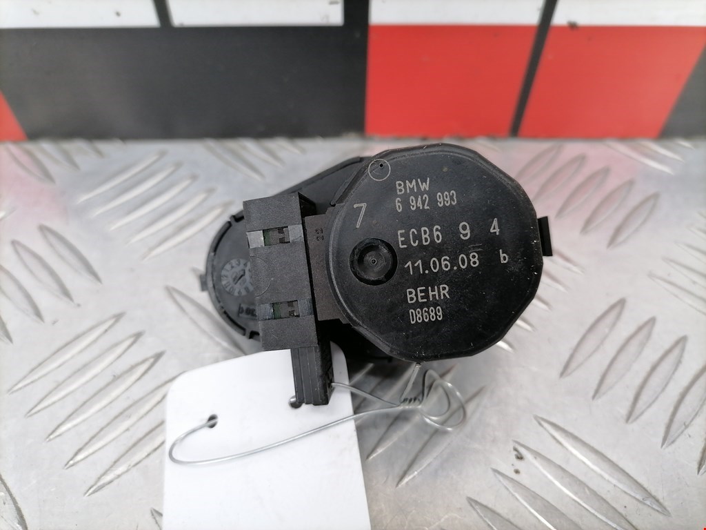 Сервопривод (электропривод моторчик привода) заслонки печки BMW 5-Series (E60/E61) (2003-2010)