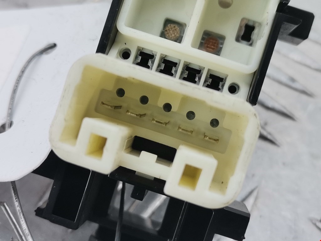 Кнопка стеклоподъемника TOYOTA RAV 4 XA30 2006-2012