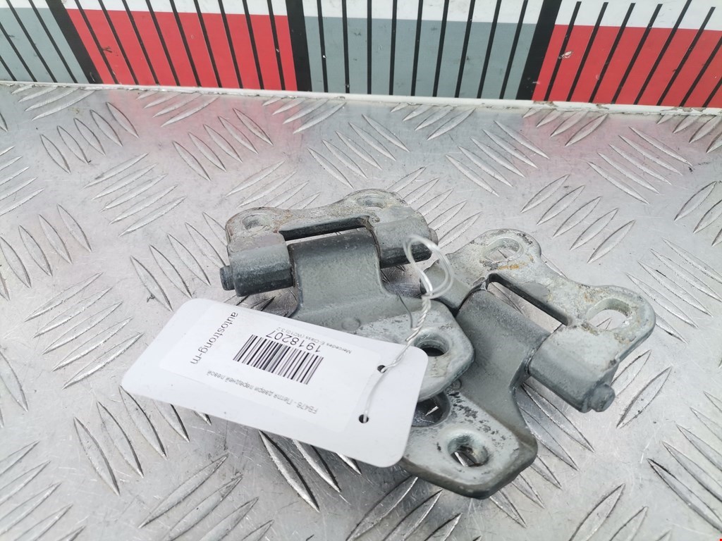 Петля двери передней левой Mercedes E-Class (W210) (1995-2003)