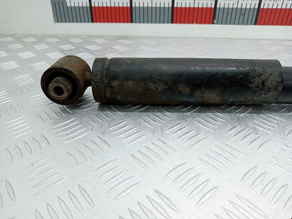 Амортизатор задний правый NISSAN Qashqai J10 2006-2013